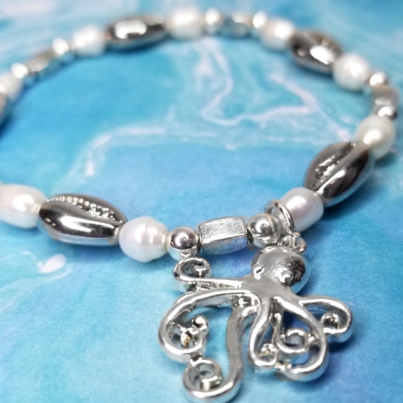 Freshwater Pearl Bracelet with Octopus Charm - Picture 1 of 4